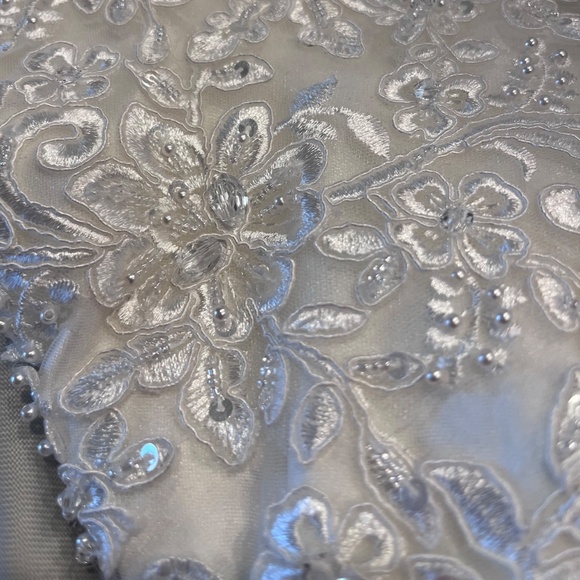 Antique White Satin Lace Tulle Beaded Bridal Gown - YNS Wedding Tokyo - Picture 10 of 16